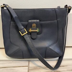 Elegant Navy Leather Shoulder Bag